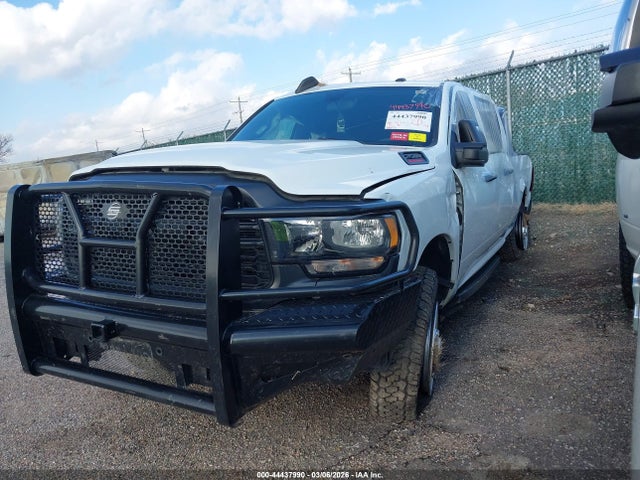 3C6UR5HJ1RG131598 RAM 2500 Tradesman 4x4 8&#039; Box