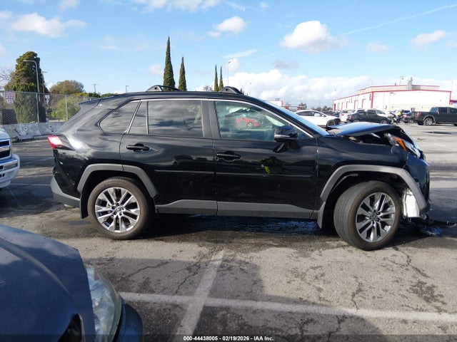 2T3A1RFV5NC273092 Toyota Rav4 Xle Premium