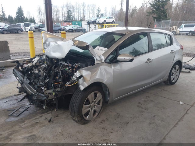 KIA FORTE LX 2016 KNAFK5A82G5617819 Image 2