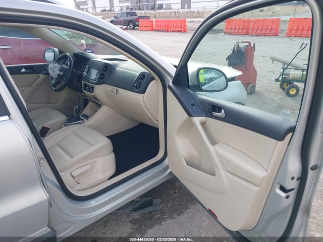 2012 VOLKSWAGEN TIGUAN WVGAV7AX3CW527098 Photo 4