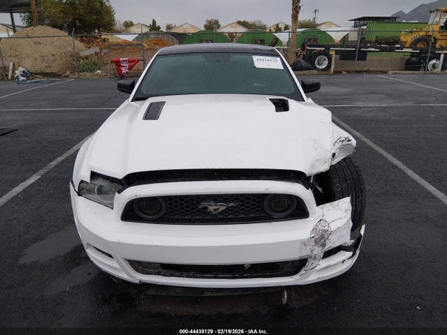 1ZVBP8CF5E5316049 Ford Mustang Gt Premium