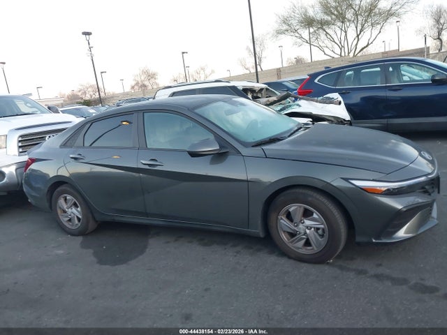 KMHLL4DGXSU913522 Hyundai ELANTRA SE