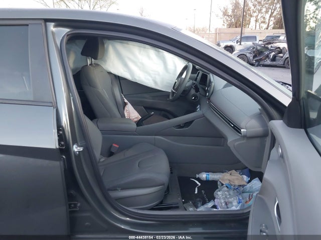 KMHLL4DGXSU913522 Hyundai ELANTRA SE