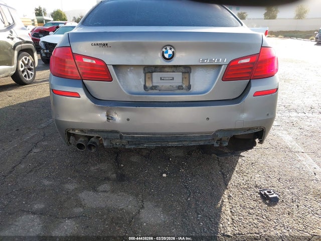 WBA5A5C52GG352194 BMW 528I