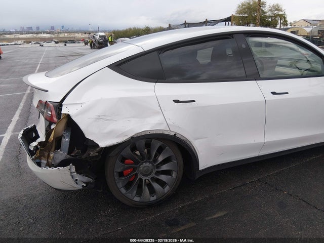2024 TESLA MODEL Y 7SAYGDEF5RF190186 Photo 5