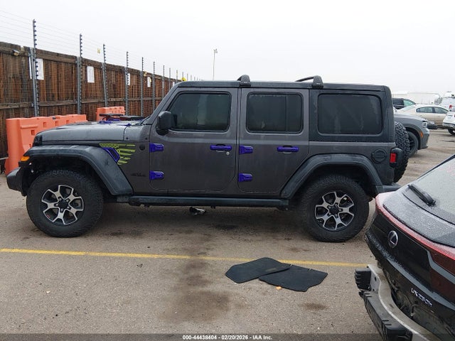 1C4HJXDNXJW203927 Jeep Wrangler Unlimited Sport 4x4