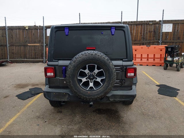 1C4HJXDNXJW203927 Jeep Wrangler Unlimited Sport 4x4