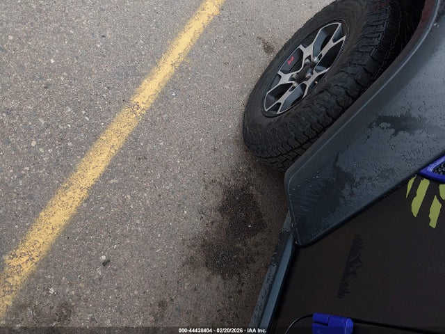 1C4HJXDNXJW203927 Jeep Wrangler Unlimited Sport 4x4