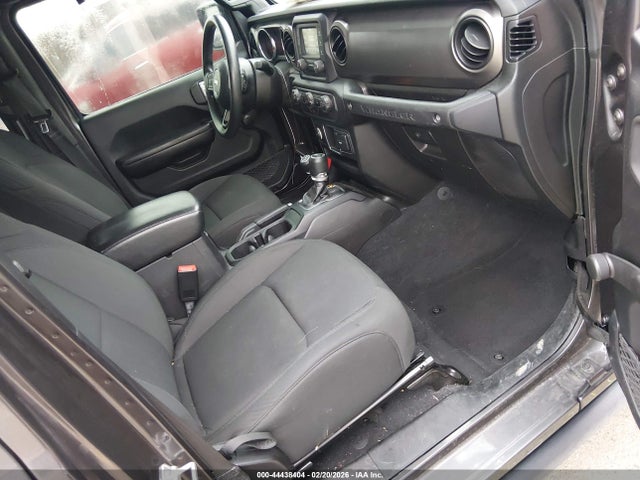 1C4HJXDNXJW203927 Jeep Wrangler Unlimited Sport 4x4