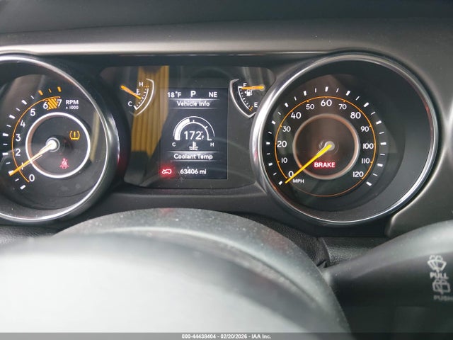 1C4HJXDNXJW203927 Jeep Wrangler Unlimited Sport 4x4