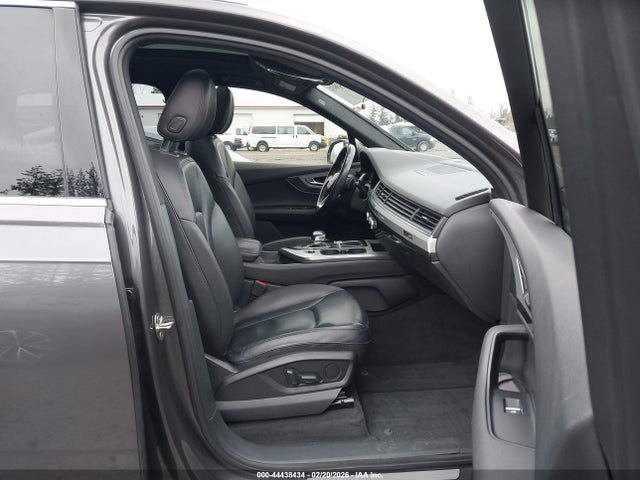 WA1LHAF7XJD032653 Audi Q7 2.0t Premium