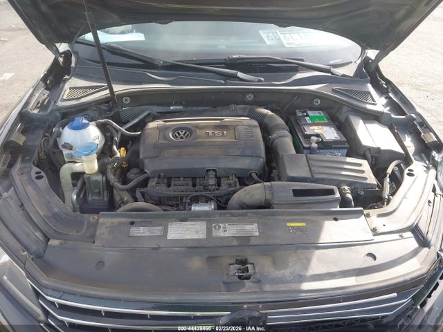1VWAT7A39GC043660 Volkswagen Passat 1.8t S