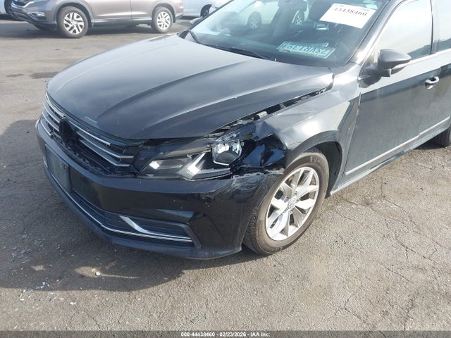 1VWAT7A39GC043660 Volkswagen Passat 1.8t S
