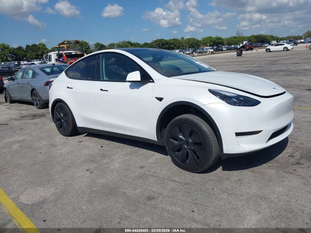 2024 TESLA MODEL Y 7SAYGDED5RA326621