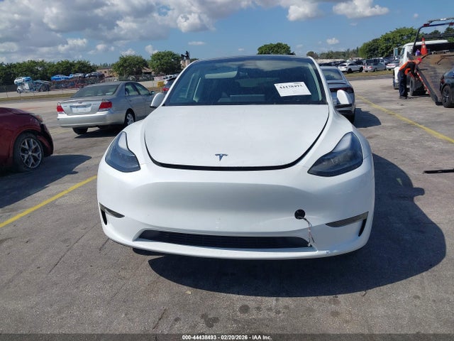 Продаж на аукціоні авто 2024 Tesla Model Y Long Range Single Motor Rear-wheel Drive/rwd, vin: 7SAYGDED5RA326621, номер лоту: 44438493