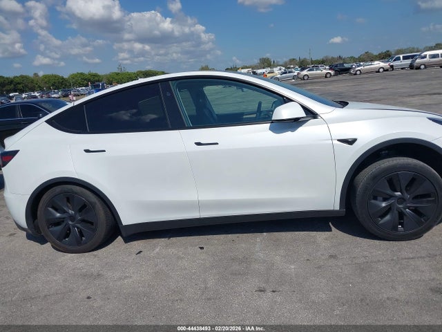 Продаж на аукціоні авто 2024 Tesla Model Y Long Range Single Motor Rear-wheel Drive/rwd, vin: 7SAYGDED5RA326621, номер лоту: 44438493