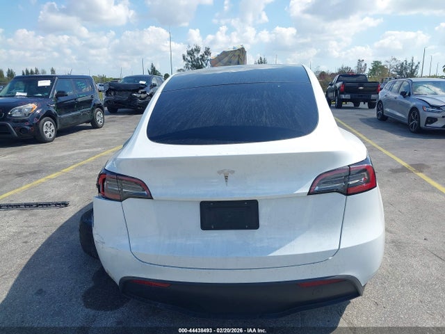 Продаж на аукціоні авто 2024 Tesla Model Y Long Range Single Motor Rear-wheel Drive/rwd, vin: 7SAYGDED5RA326621, номер лоту: 44438493