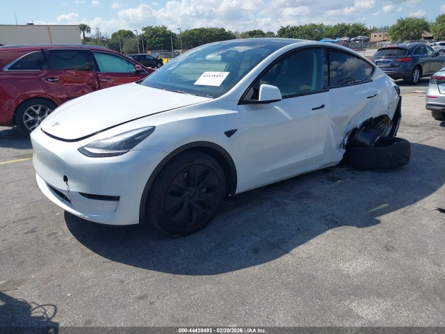2024 TESLA MODEL Y 7SAYGDED5RA326621 Photo 1