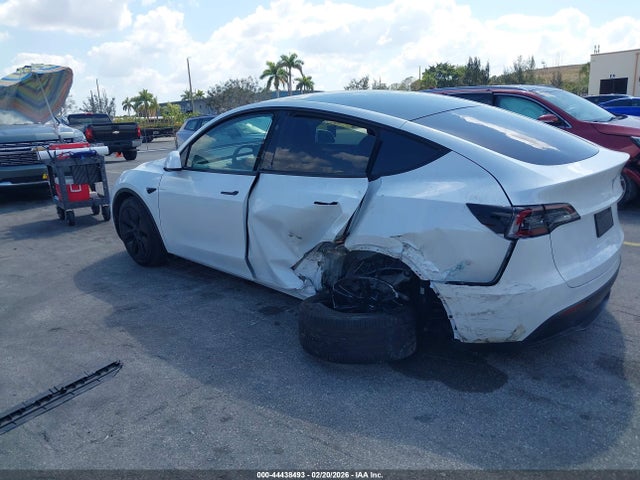 2024 TESLA MODEL Y 7SAYGDED5RA326621 Photo 2