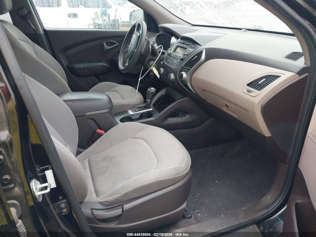 KM8JT3AF0FU106168 Hyundai TUCSON GLS