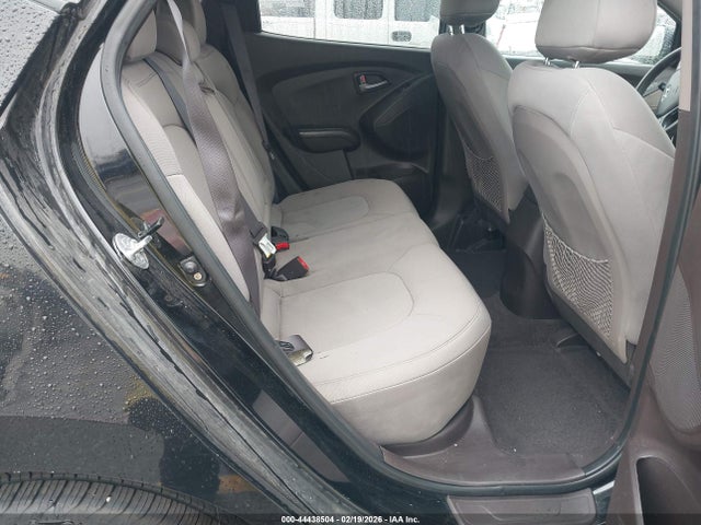 KM8JT3AF0FU106168 Hyundai TUCSON GLS