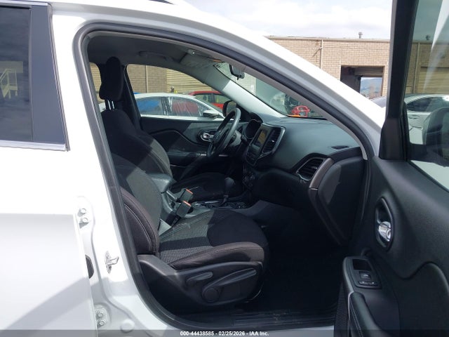 1C4PJLCB1KD340649 Jeep Cherokee Latitude Fwd