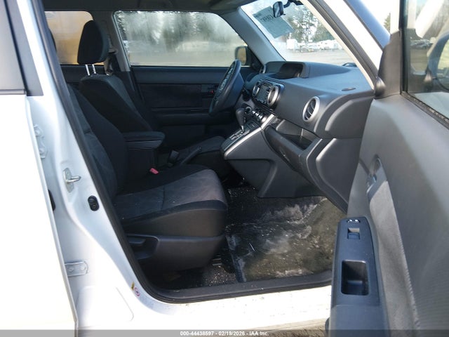 JTLZE4FEXFJ077081 Scion XB