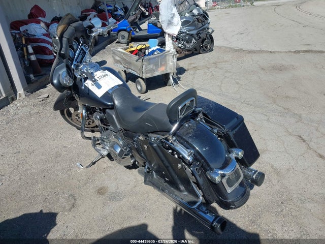 2013 HARLEY-DAVIDSON FLHX 1HD1KBM1XDB662738 Photo 2