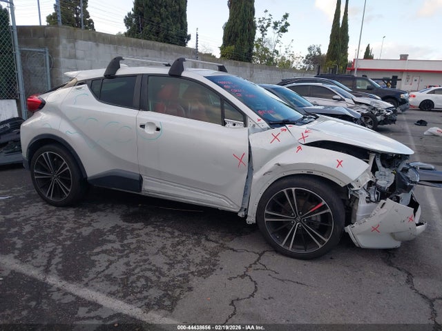 JTNKHMBX5K1034253 Toyota C-HR XLE