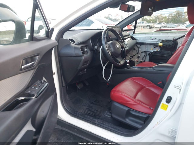 JTNKHMBX5K1034253 Toyota C-HR XLE