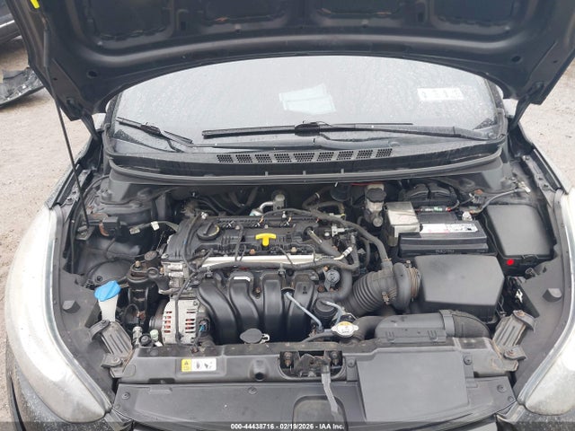 5NPDH4AE9FH567525 Hyundai ELANTRA SE