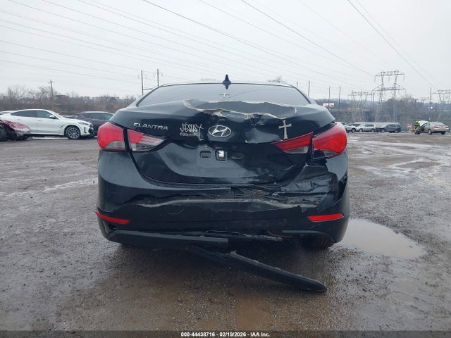 5NPDH4AE9FH567525 Hyundai ELANTRA SE
