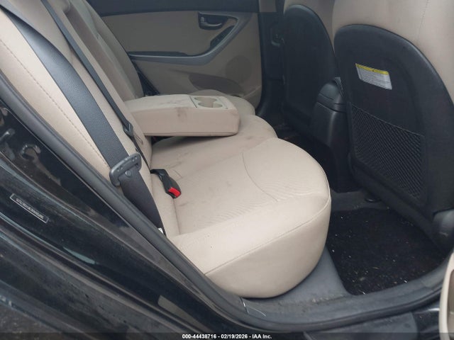 5NPDH4AE9FH567525 Hyundai ELANTRA SE