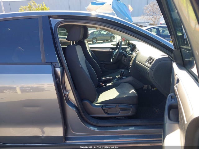 3VW2B7AJXJM252210 Volkswagen Jetta 1.4t S