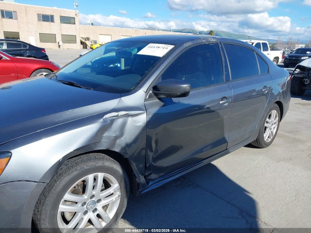 3VW2B7AJXJM252210 Volkswagen Jetta 1.4t S