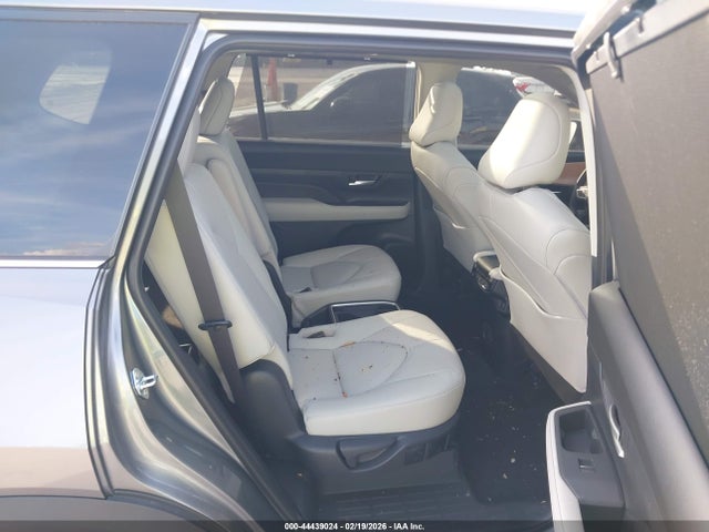 Toyota Grand Highlander Limited 2026 5TDAAAA56TS038478 Image 8