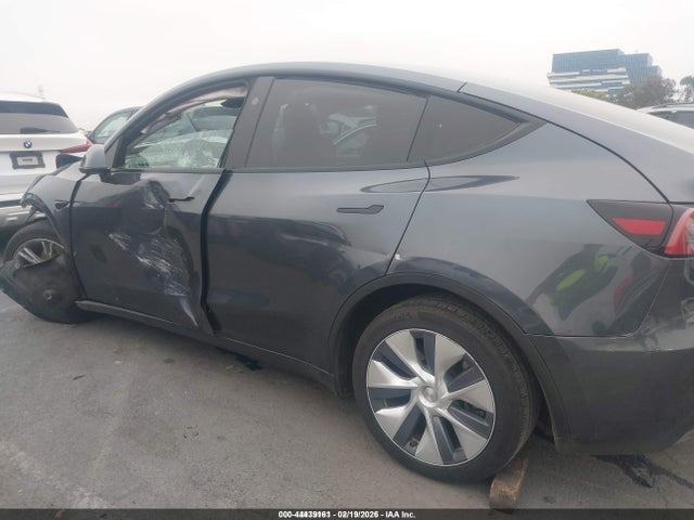 2023 Tesla Model Y Awd/long Range Dual Motor All-wheel Drive მანქანა იყიდება აუქციონზე, vin: 7SAYGDEE8PF853318, აუქციონის ნომერი: 44439161