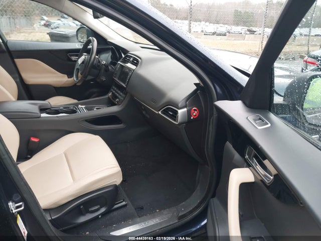2017 JAGUAR F-PACE SADCJ2BV8HA058804 Photo 4