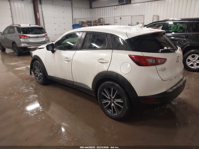2018 MAZDA CX-3 JM1DKFC74J0301296 Photo 2