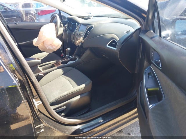 2017 CHEVROLET CRUZE 1G1BE5SM7H7266537 Photo 4