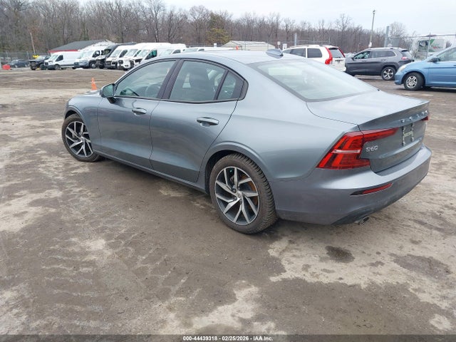 2020 VOLVO S60 7JR102FK3LG047397 Photo 2