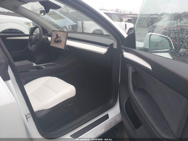 2023 TESLA MODEL Y 7SAYGDEF8PF914515 Photo 4