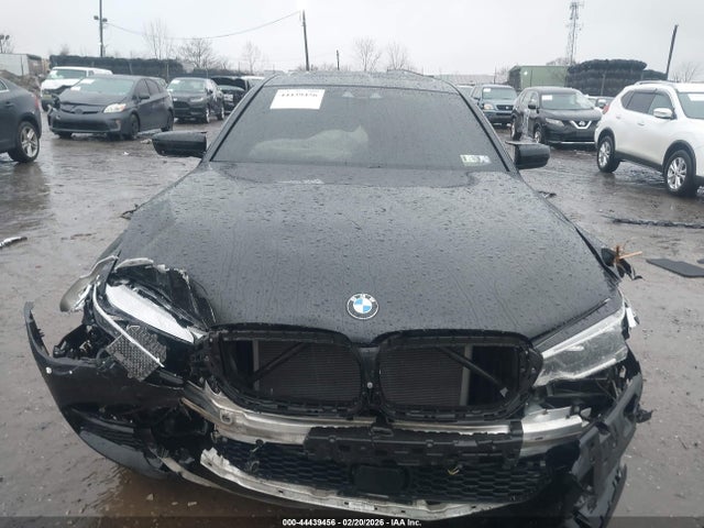 WBAJE7C3XHG887921 BMW 540i Xdrive