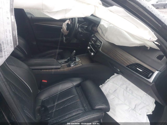 WBAJE7C3XHG887921 BMW 540i Xdrive