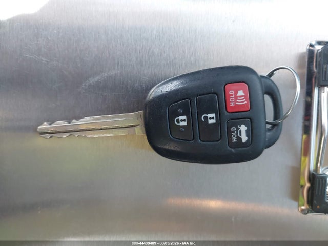Продажа на аукционе авто 2017 Toyota Corolla Le, vin: 5YFBURHEXHP575919, номер лота: 44439489