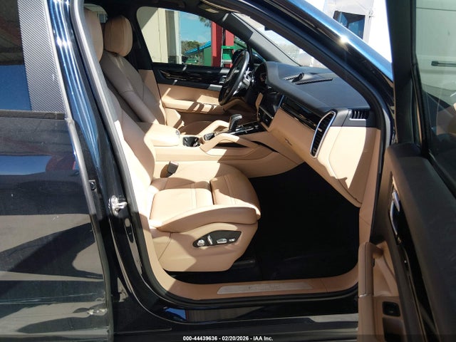 2019 PORSCHE CAYENNE WP1AA2AY3KDA16351 Photo 4