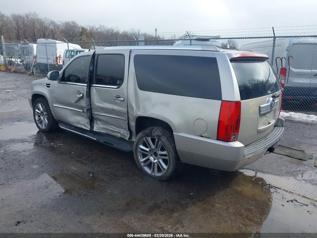 2008 CADILLAC ESCALADE ESV 1GYFK66868R159580 Photo 2