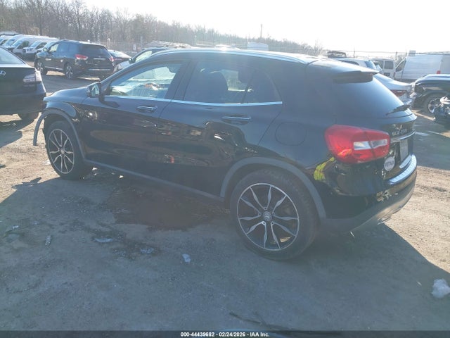 2017 MERCEDES-BENZ GLA 250 WDCTG4GB1HJ320127 Photo 2