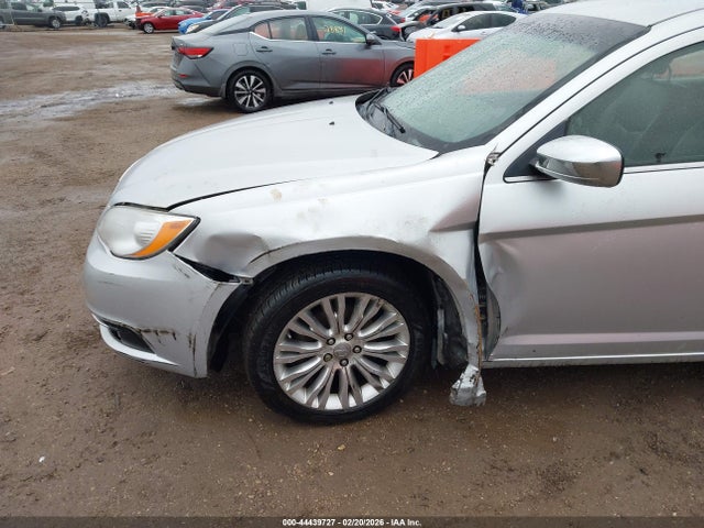 44439727 :رقم المزاد ، 1C3BC2FB1BN600914 vin ، 2011 Chrysler 200 Limited مزاد بيع