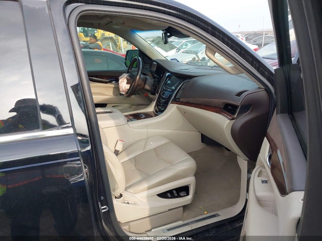 Продаж на аукціоні авто 2016 Cadillac Escalade Luxury Collection, vin: 1GYS3BKJ0GR117661, номер лоту: 44439800